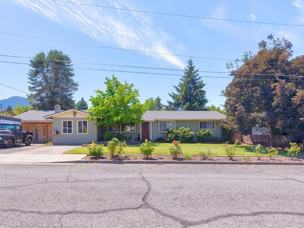 1411 NE Grable Drive, Grants Pass, OR 97526