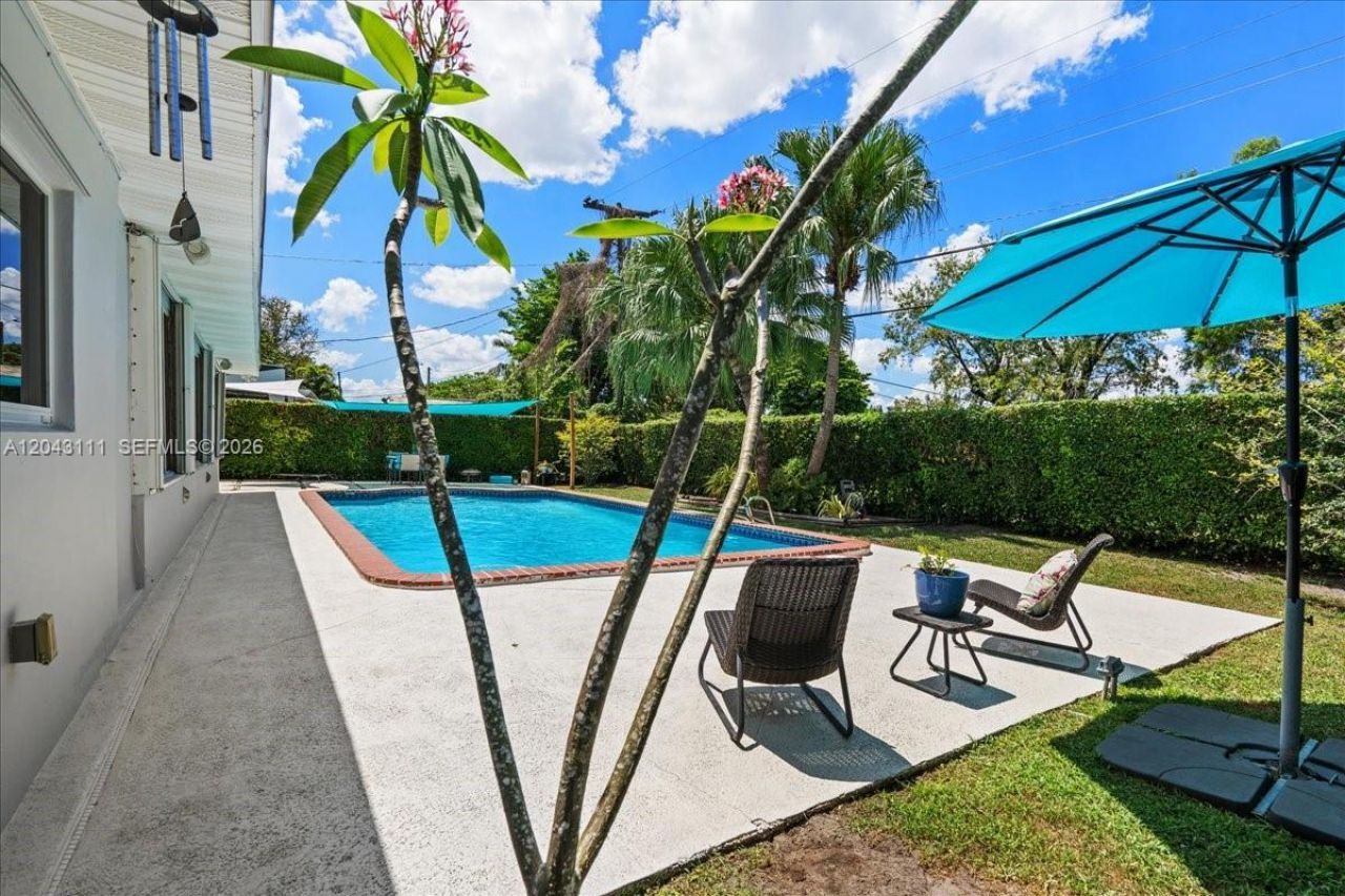 8341 SW 14th St , Miami, FL 33144 Photo