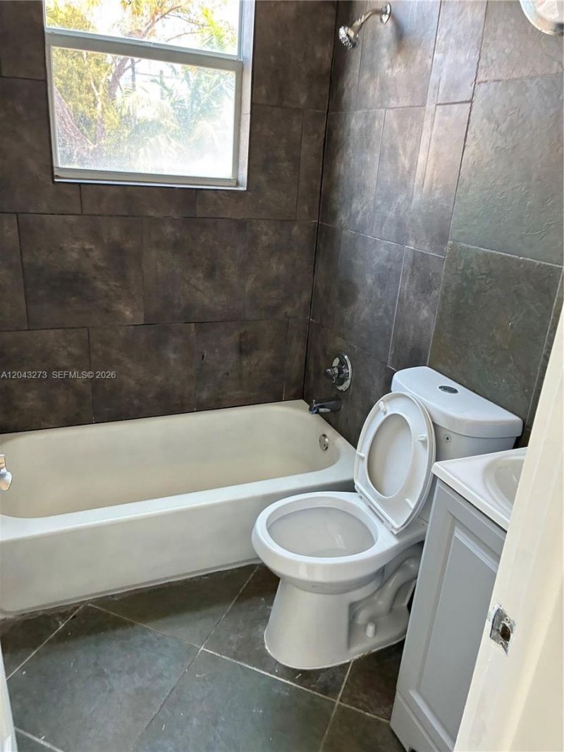 1618 Michigan Ave , Unit 38, Miami Beach, FL 33139 Photo
