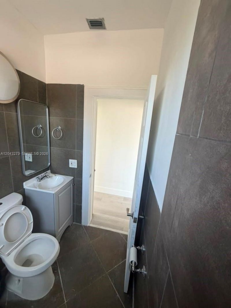 1618 Michigan Ave , Unit 38, Miami Beach, FL 33139 Photo
