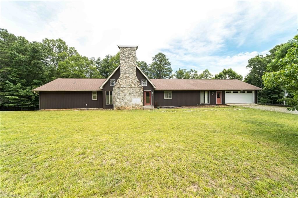 1068 Nathan Lane, Pinnacle, NC 27043 Main Photo