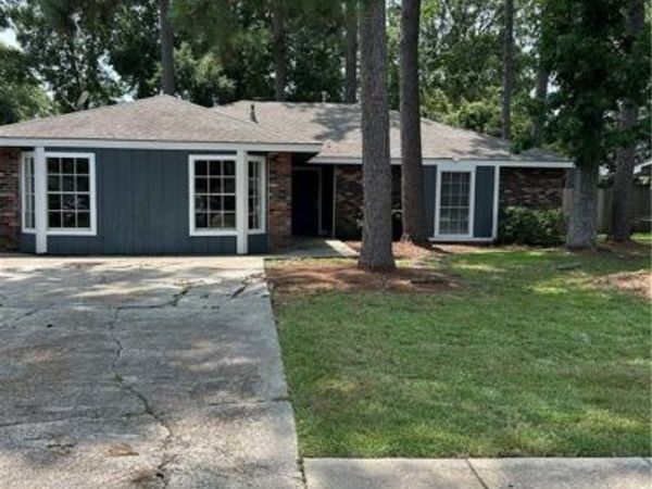 121 CHESTNUT Street , Mandeville, LA 70471