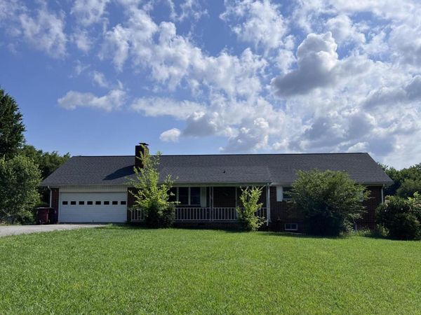 1448/1448B Louisville Rd, Alcoa, TN 37701
