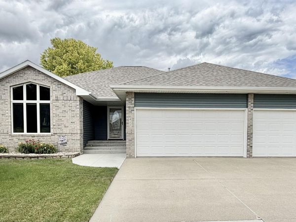417 Barrington Drive, Sergeant Bluff, IA 51106