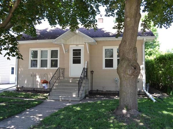 902 W 4TH AVENUE, Oshkosh, WI 54902