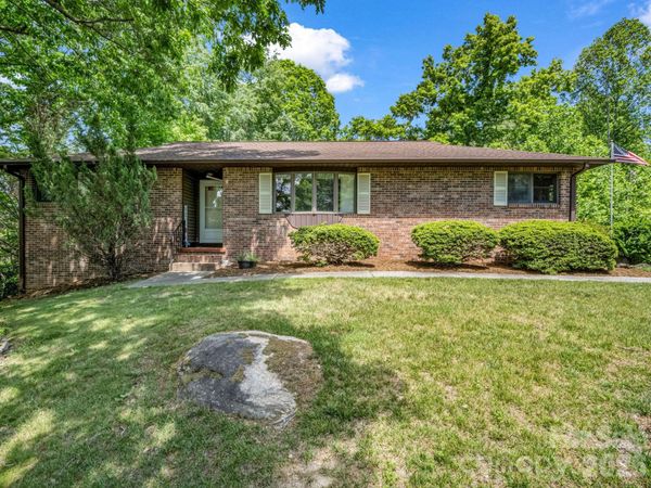 156 Deer Run, Hendersonville, NC 28739