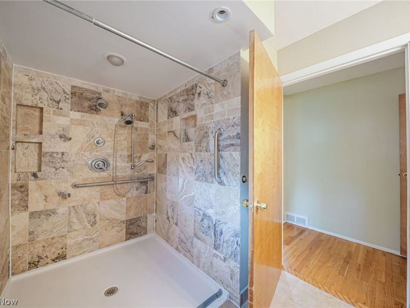 6531 Brighton Drive, North Olmsted, OH 44070 Photo 18