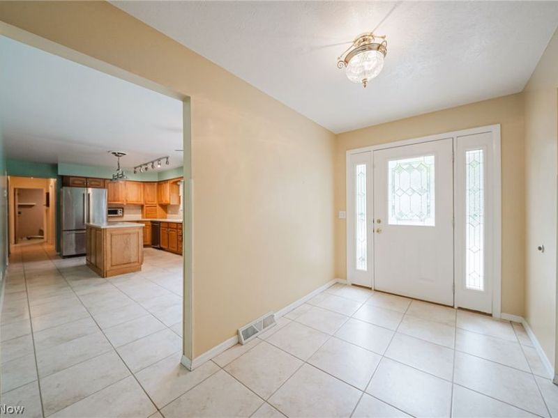 6531 Brighton Drive, North Olmsted, OH 44070 Photo 2