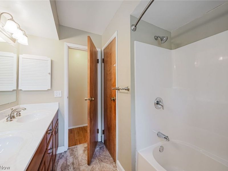 6531 Brighton Drive, North Olmsted, OH 44070 Photo 21