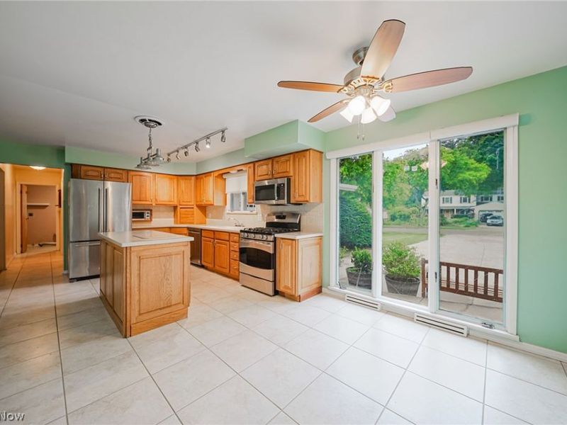 6531 Brighton Drive, North Olmsted, OH 44070 Photo 4
