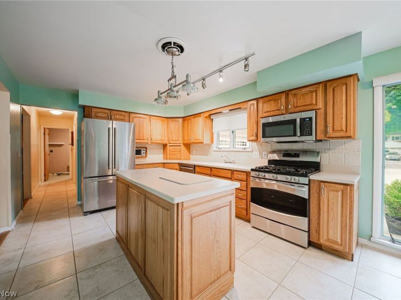6531 Brighton Drive, North Olmsted, OH 44070 Photo 5
