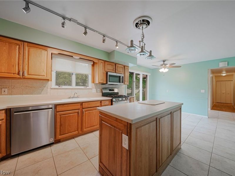 6531 Brighton Drive, North Olmsted, OH 44070 Photo 6