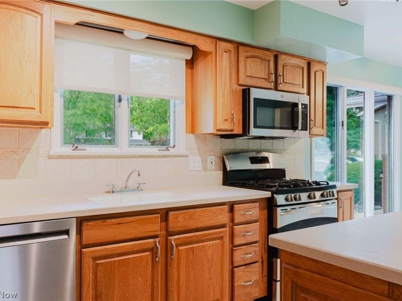 6531 Brighton Drive, North Olmsted, OH 44070 Photo 7
