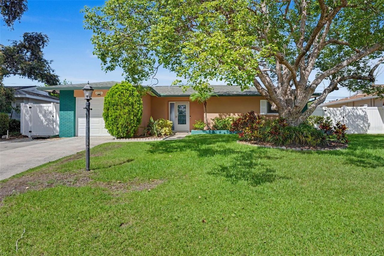 2061 Fair Oak Drive , Clearwater, FL 33763 Main Photo