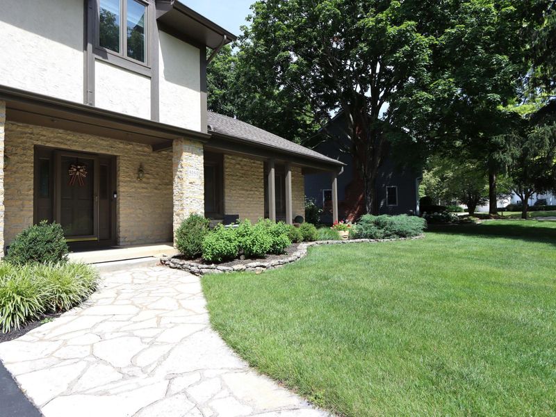 3969 Newhall Road, Upper Arlington, OH 43220 Photo 2