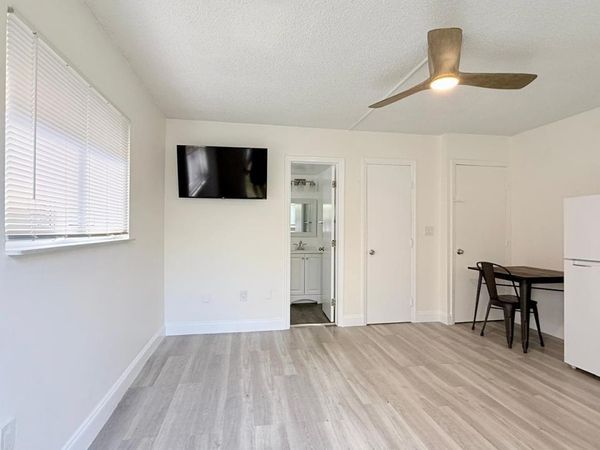 820 NE 17th Avenue, Unit 4b, Fort Lauderdale, FL 33304