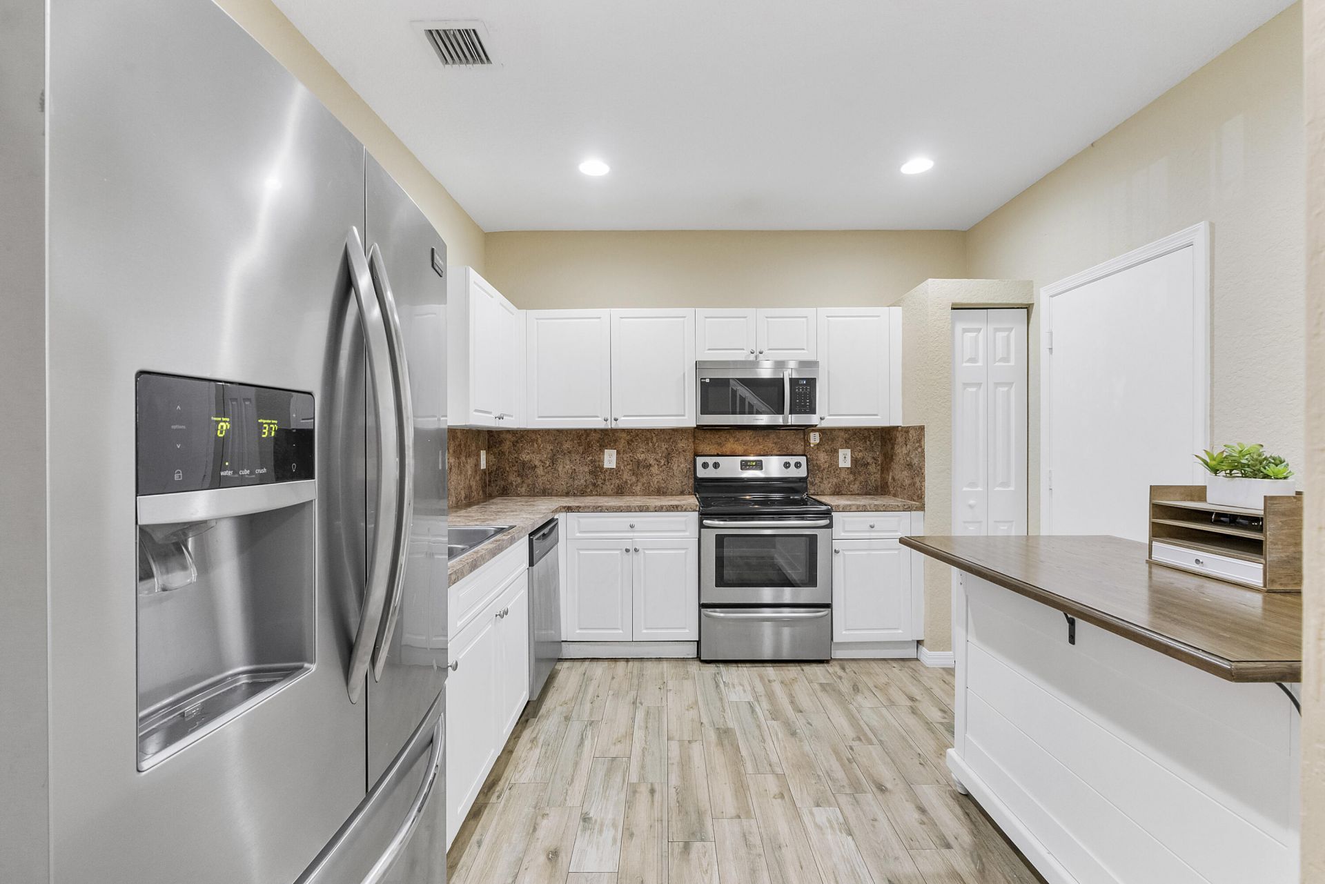 5540 NW 90th Terrace, Sunrise, FL 33351 Photo