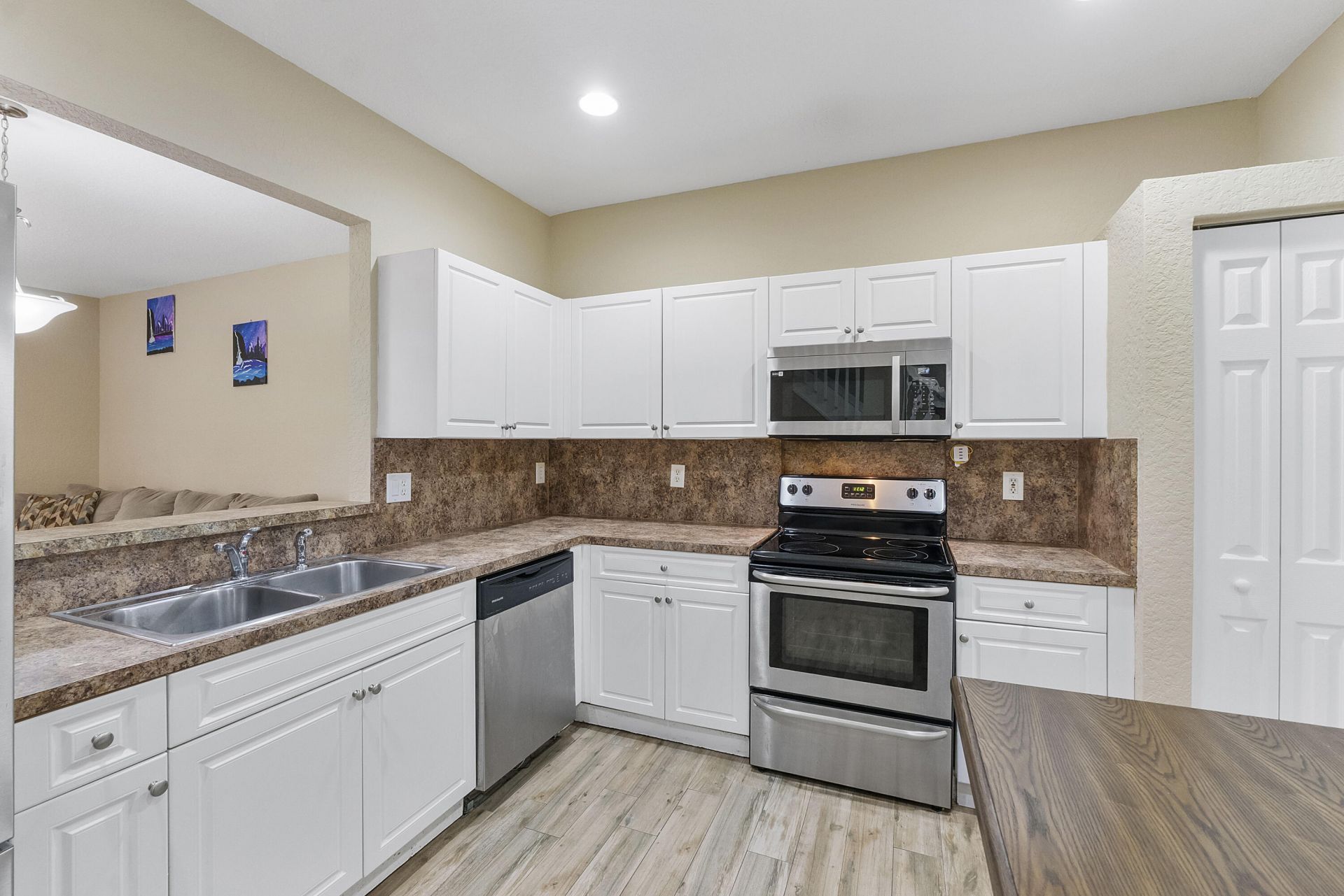 5540 NW 90th Terrace, Sunrise, FL 33351 Photo