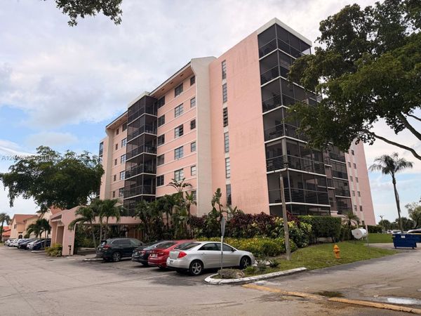 20840 San Simeon Way , Unit 308, Miami, FL 33179