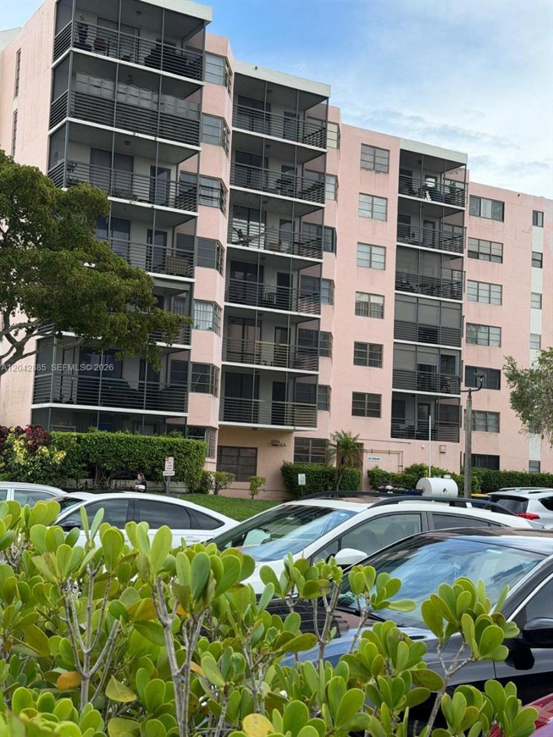 20840 San Simeon Way, Unit 308, Miami, FL 33179 Photo