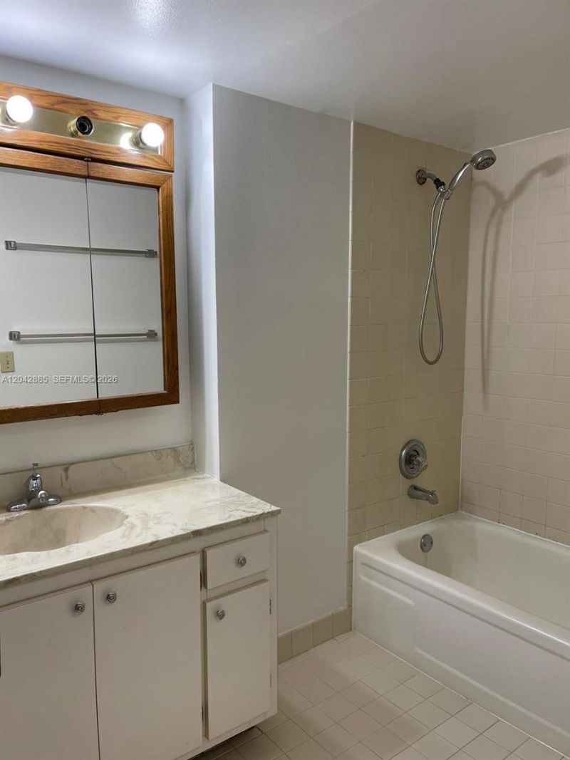 20840 San Simeon Way, Unit 308, Miami, FL 33179 Photo