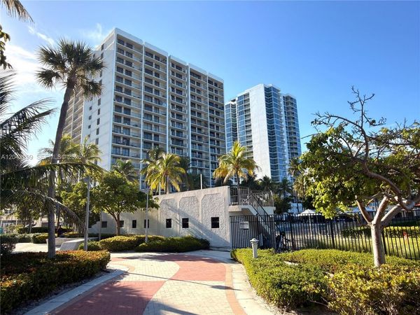 2625 Collins Ave, Unit 215, Miami Beach, FL 33140