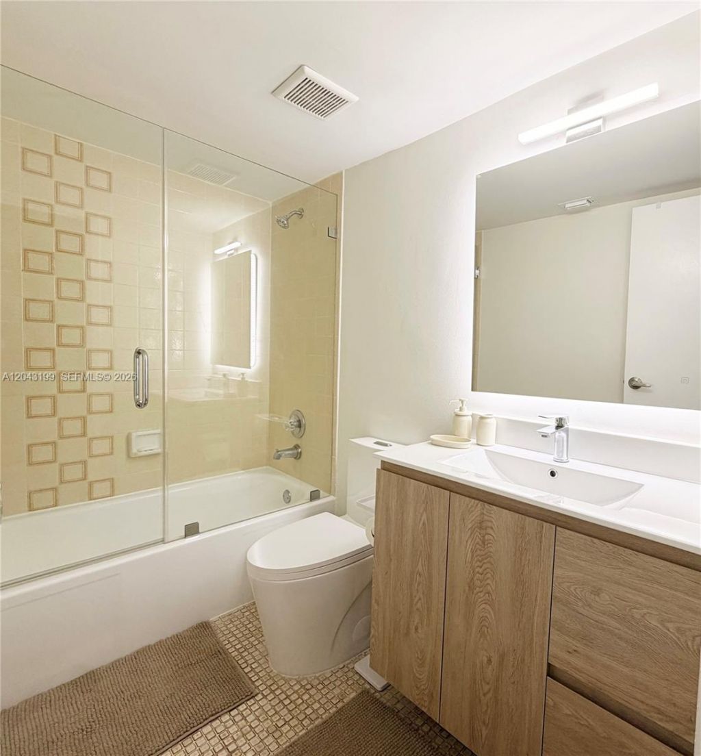 2625 Collins Ave, Unit 215, Miami Beach, FL 33140 Photo