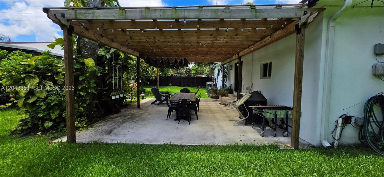13501 NE Miami Ct, Miami, FL 33161 Photo