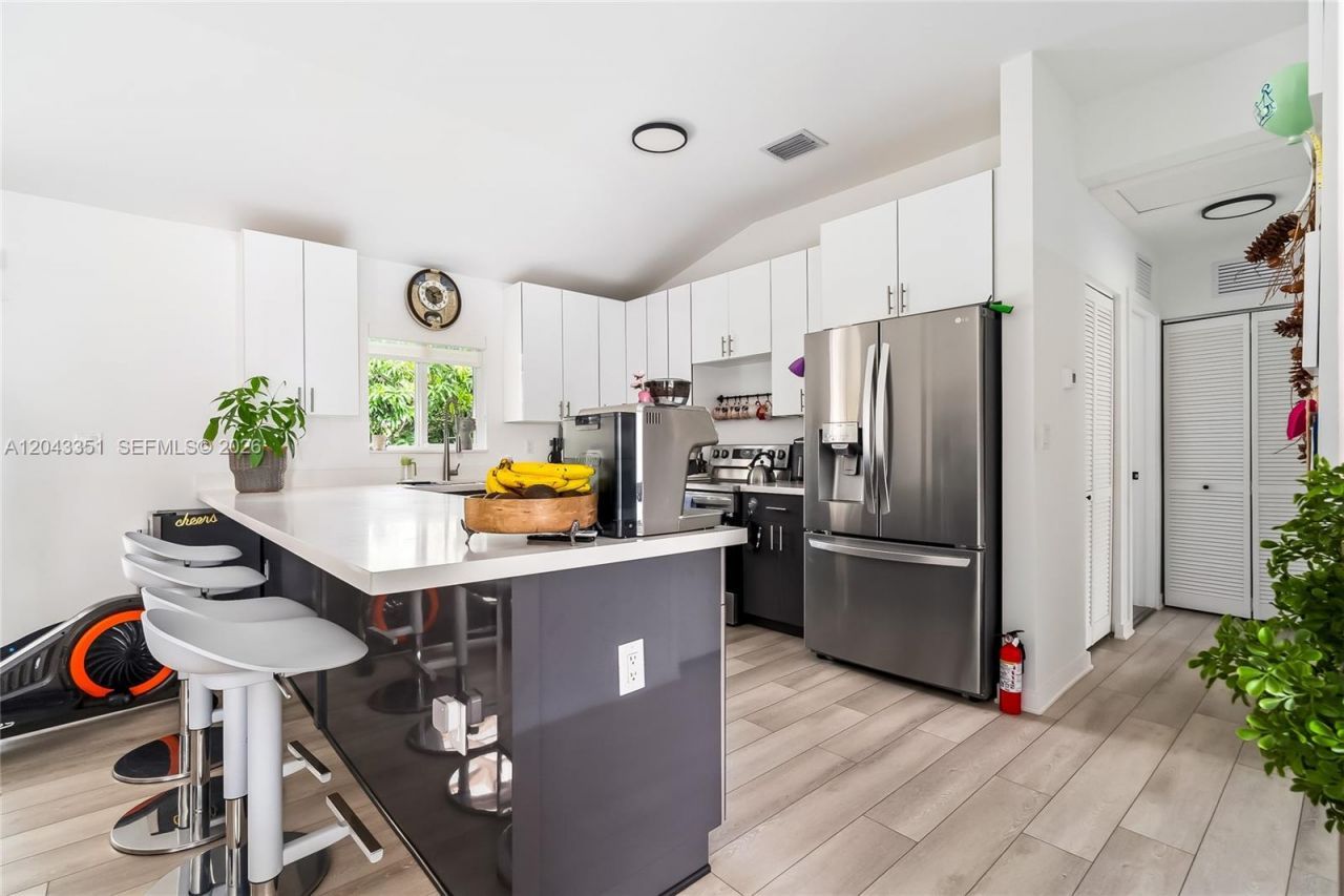 13501 NE Miami Ct, Miami, FL 33161 Photo