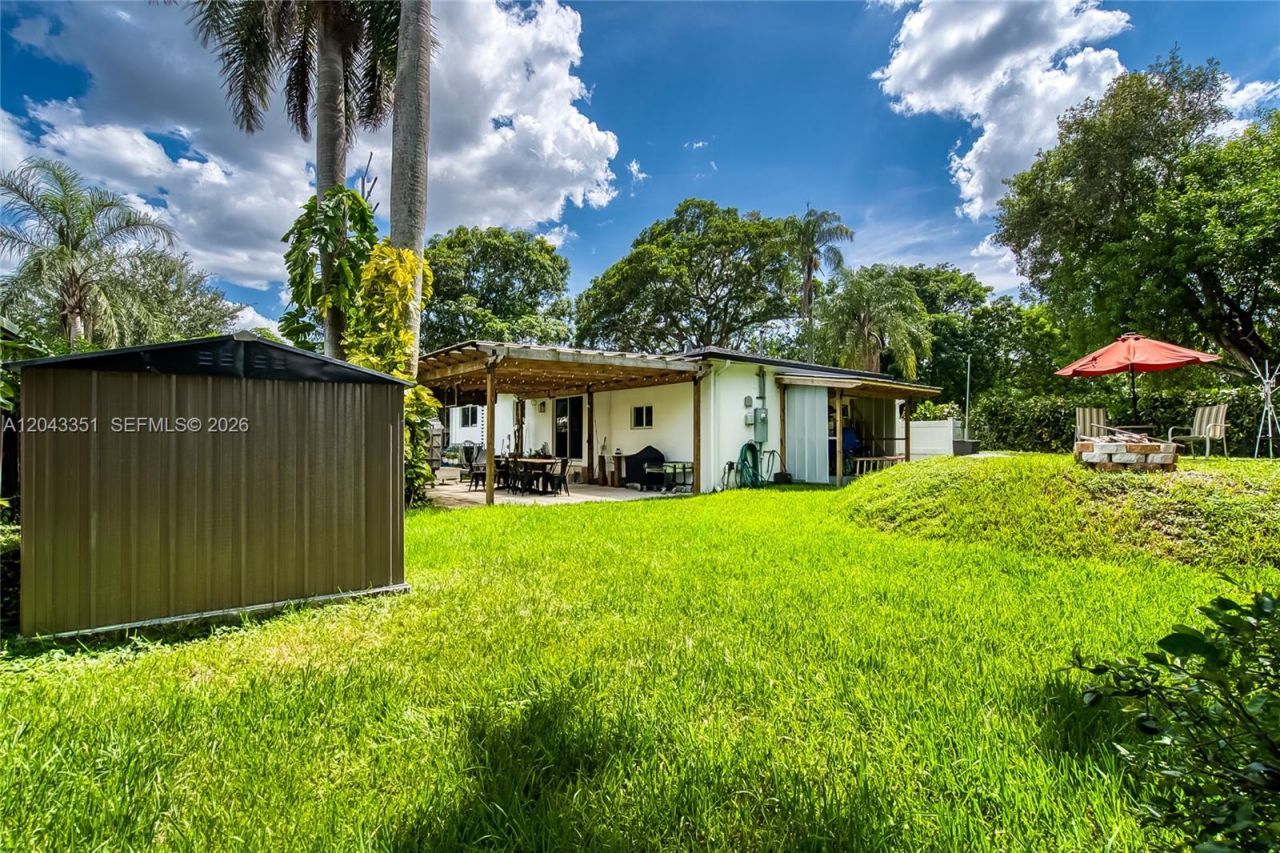 13501 NE Miami Ct, Miami, FL 33161 Photo