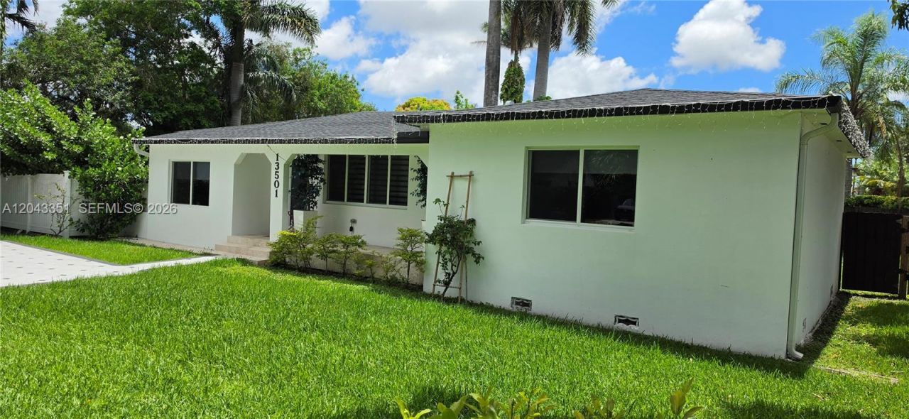 13501 NE Miami Ct, Miami, FL 33161 Photo