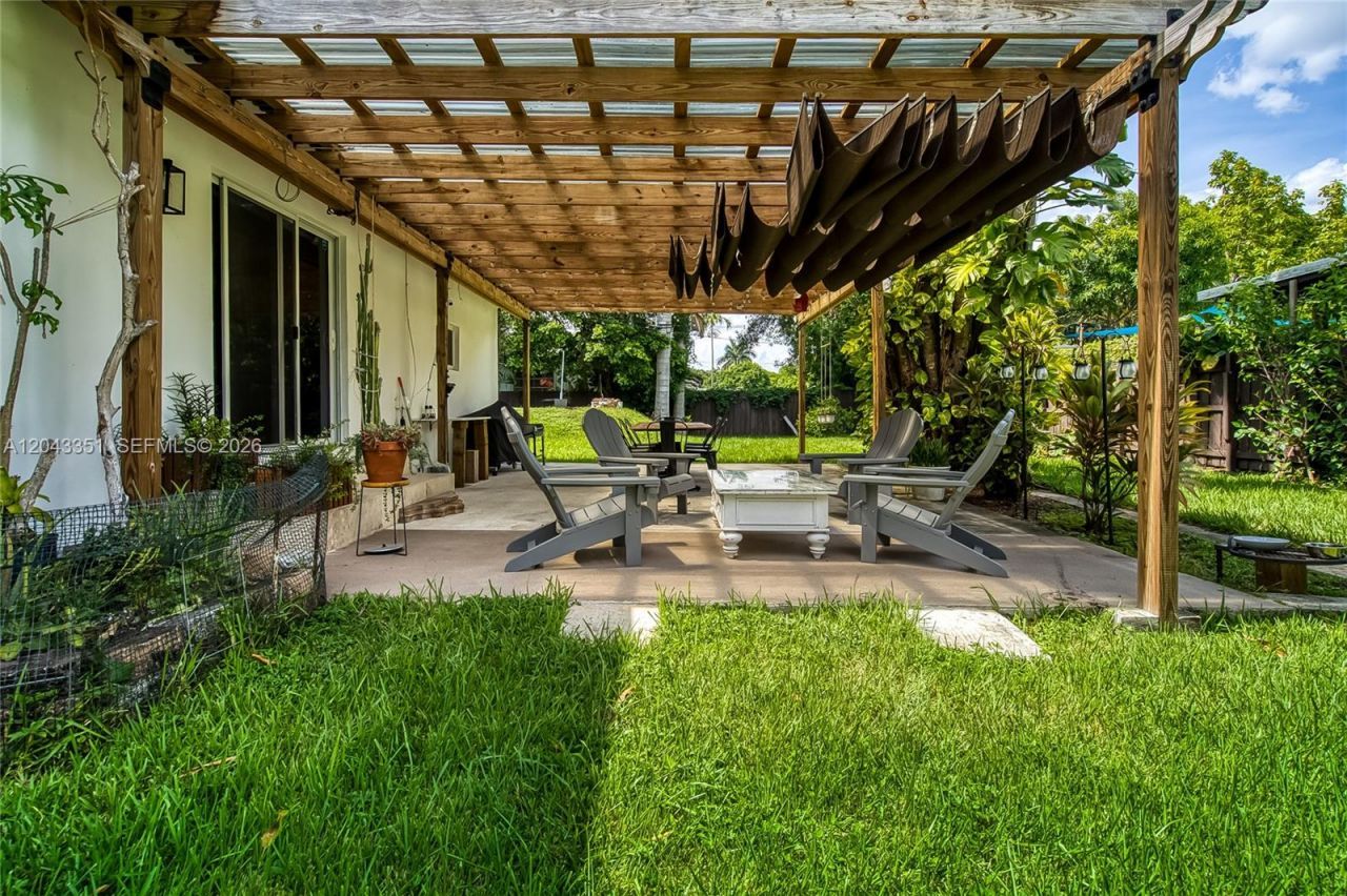 13501 NE Miami Ct, Miami, FL 33161 Photo