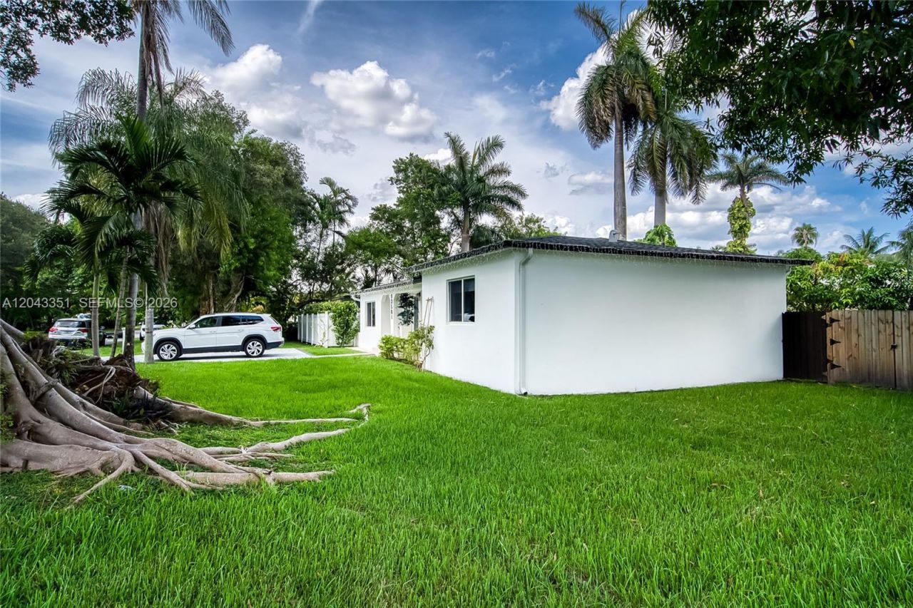 13501 NE Miami Ct, Miami, FL 33161 Photo