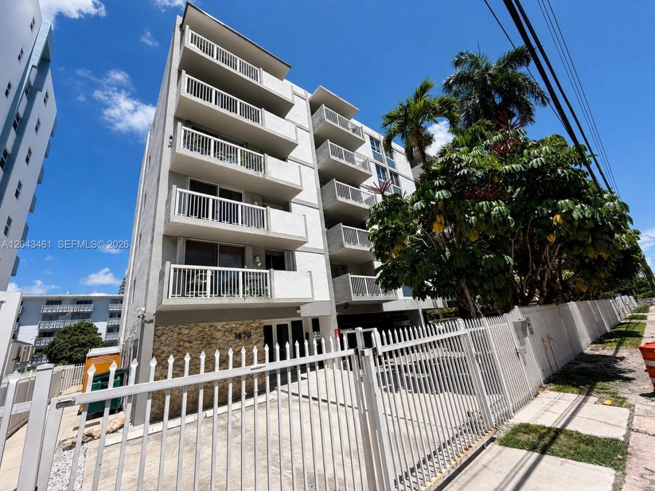 1670 Bay Rd, Unit 3D, Miami Beach, FL 33139 Photo