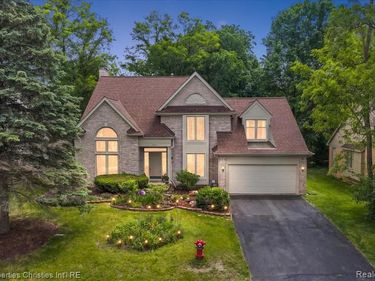 2685 Elizabeth Lane, West Bloomfield Twp, MI 48324