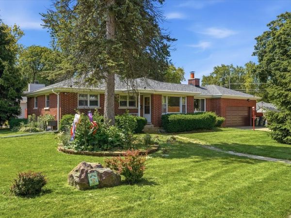 316 Dalton Avenue , Mundelein, IL 60060