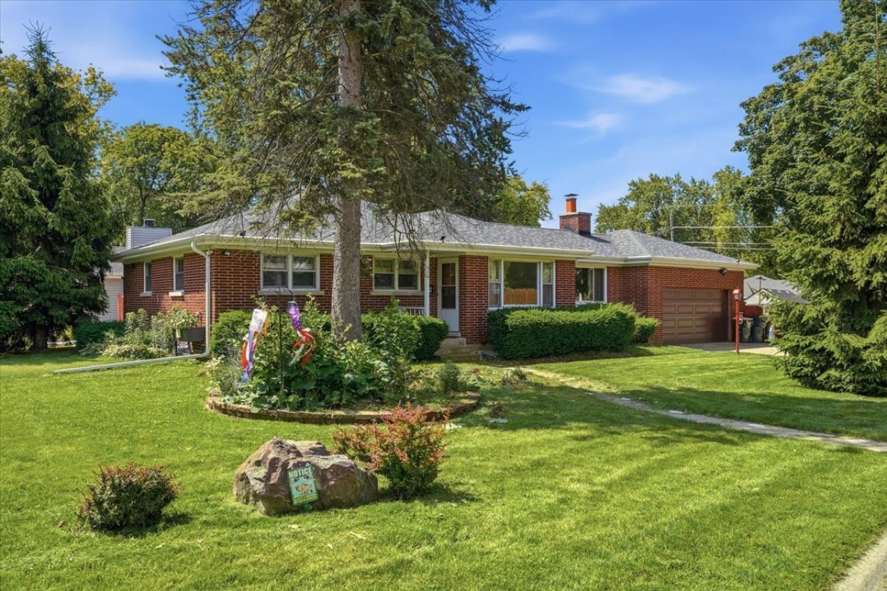 316 Dalton Avenue, Mundelein, IL 60060 Main Photo