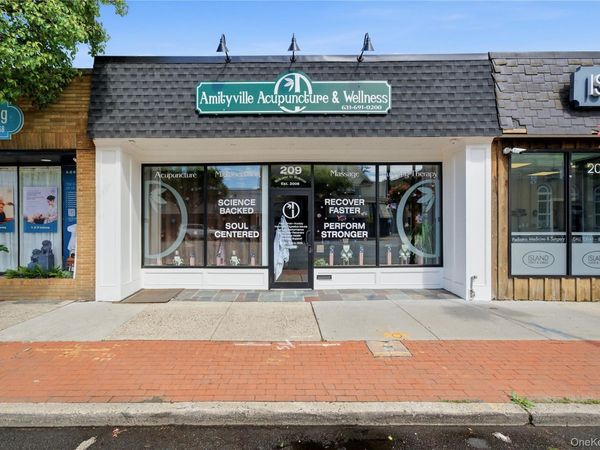 209 Broadway, Amityville, NY 11701