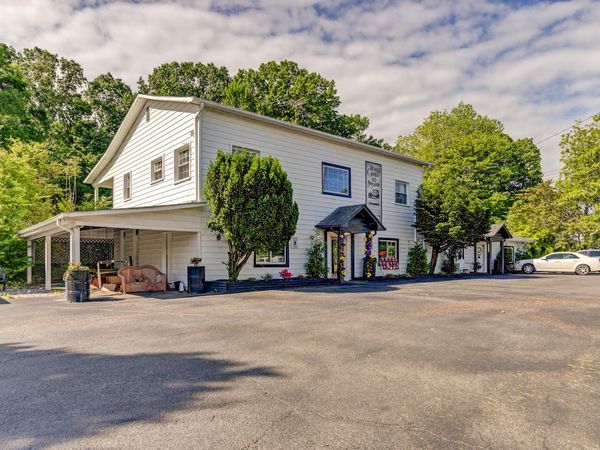 2770 W Lynchburg Salem, Bedford, VA 24523