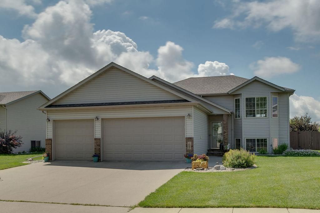 1087 Parkway Lane, West Fargo, ND 58078 Main Photo