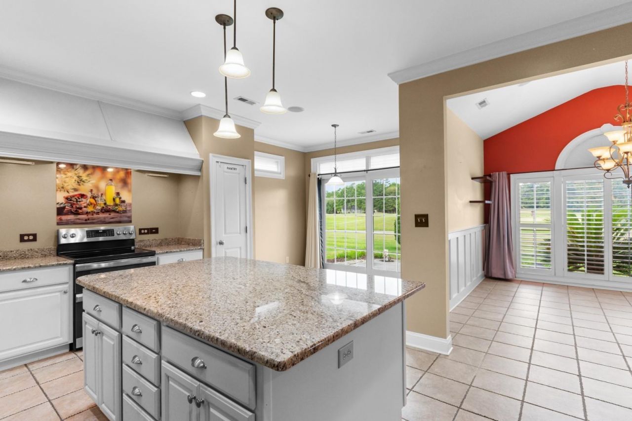 2793 Sanctuary Blvd.  Photo 6