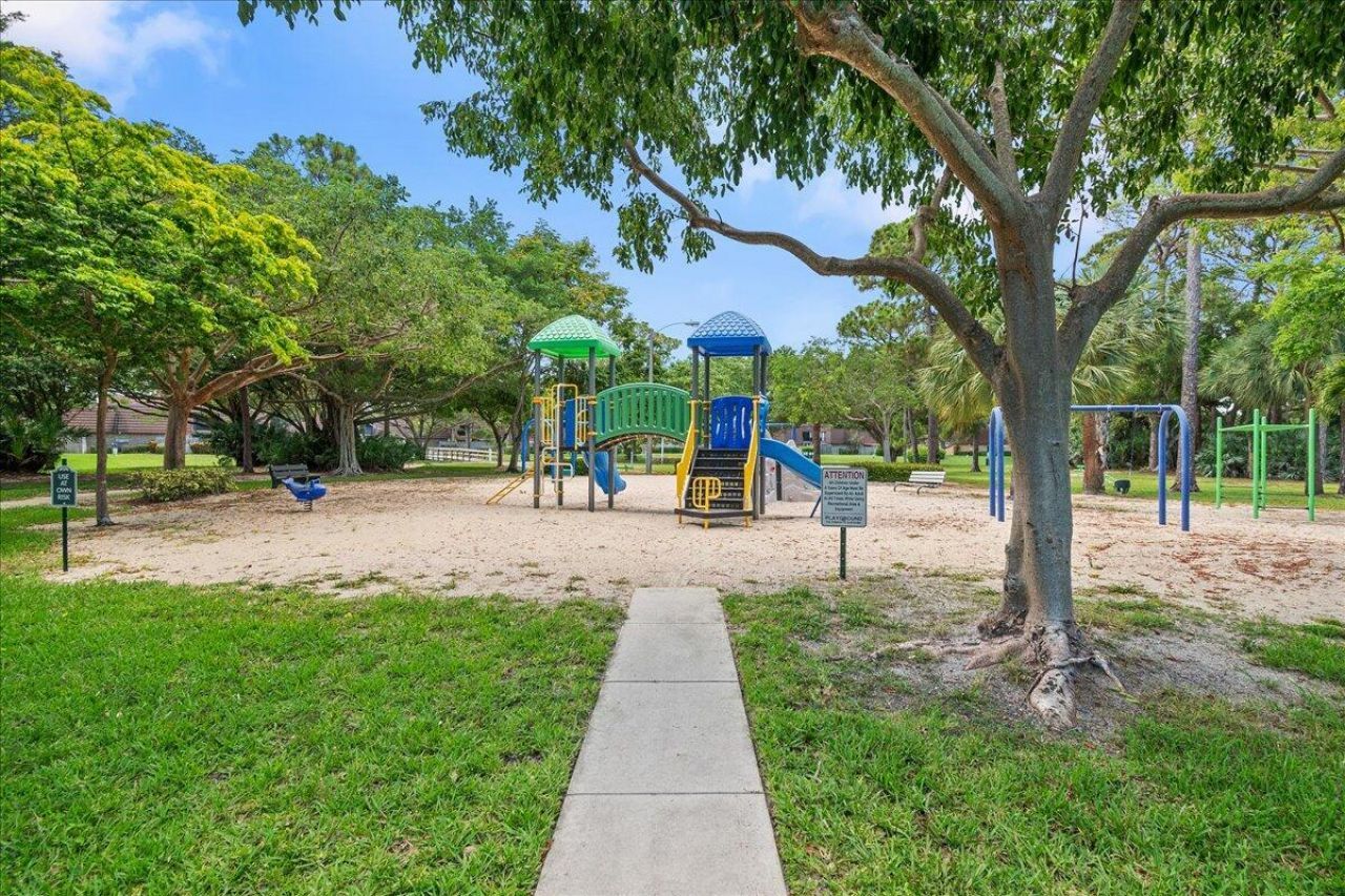 2108 21st Lane, Palm Beach Gardens, FL 33418 Photo