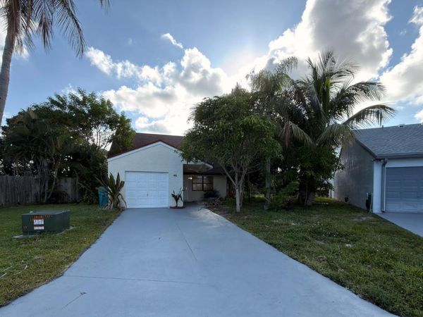 46 Tara Lakes Drive E, Boynton Beach, FL 33436