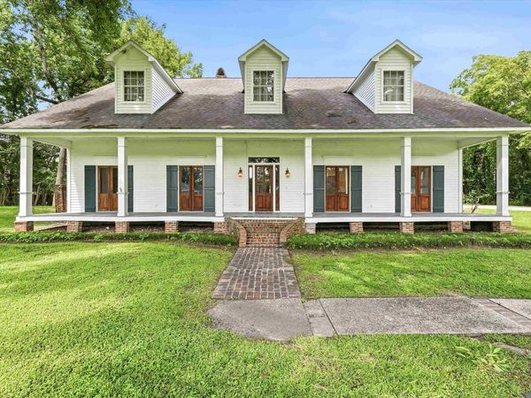 3449 Tezcucco Dr, Baton Rouge, LA 70820