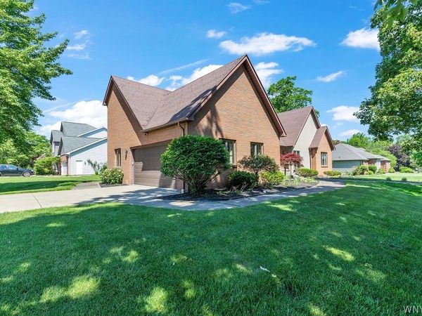 10 Spicer Creek, Grand Island, NY 14072