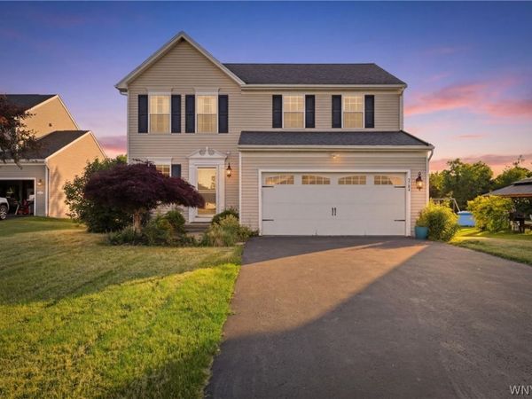 5784 Willow Creek Lane , Sanborn, NY 14132