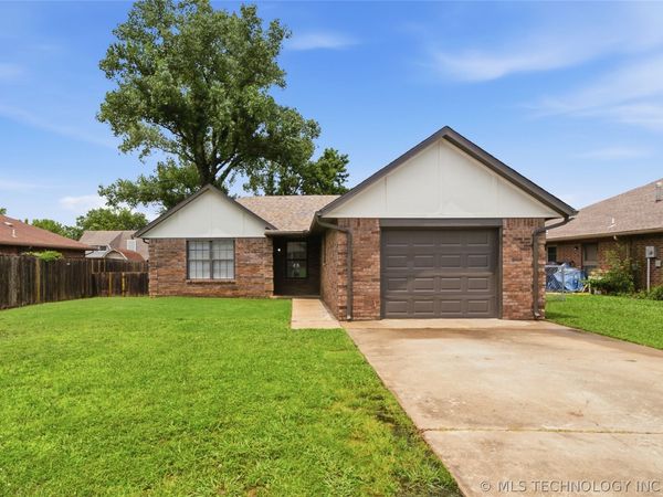 618 W 19th Street West , Claremore, OK 74019
