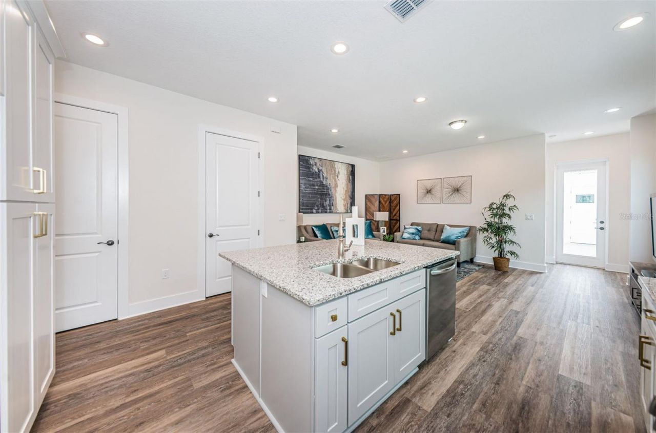 5964 Central Avenue, New Port Richey, FL 34653 Photo