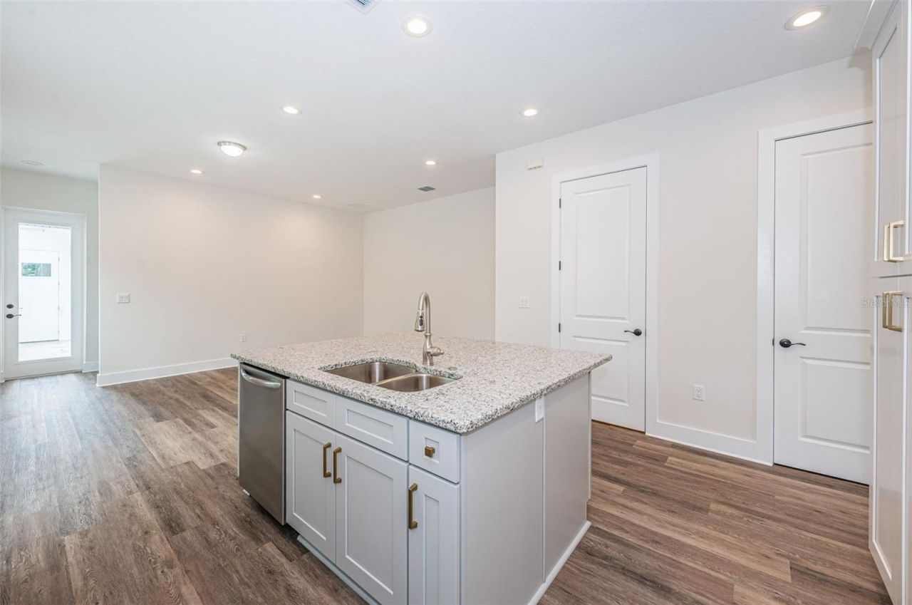5972 Central Avenue, New Port Richey, FL 34653 Photo