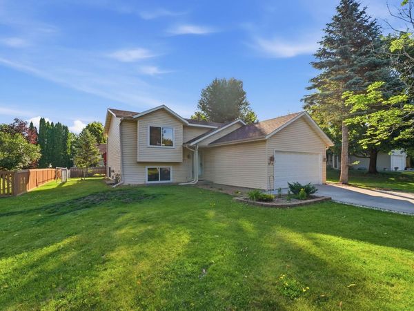 975 Savannah Road, Eagan, MN 55123